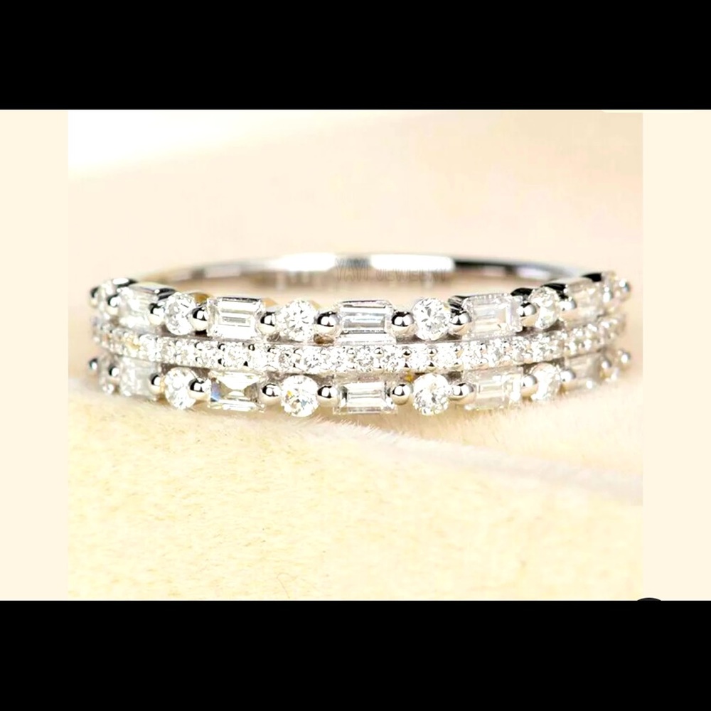 925 silver Band Ring w/simulated diamonds